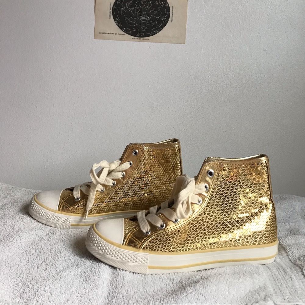 NWOT Gotta Flurt sparkly gold high tops